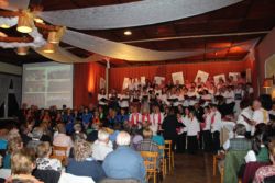 6 Chöre und über 100 Sängerinnen und Sänger beim Schlusslied beim 2. Gölsentaler Chöretreffen im Oktober 2014 6 Chöre und über 100 Sängerinnen und Sänger beim Schlusslied beim 2. Gölsentaler Chöretreffen im Oktober 2014