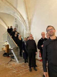 chor70 vor dem Adventsingen 2022 im Dormitorium des Stifts Lilienfeld